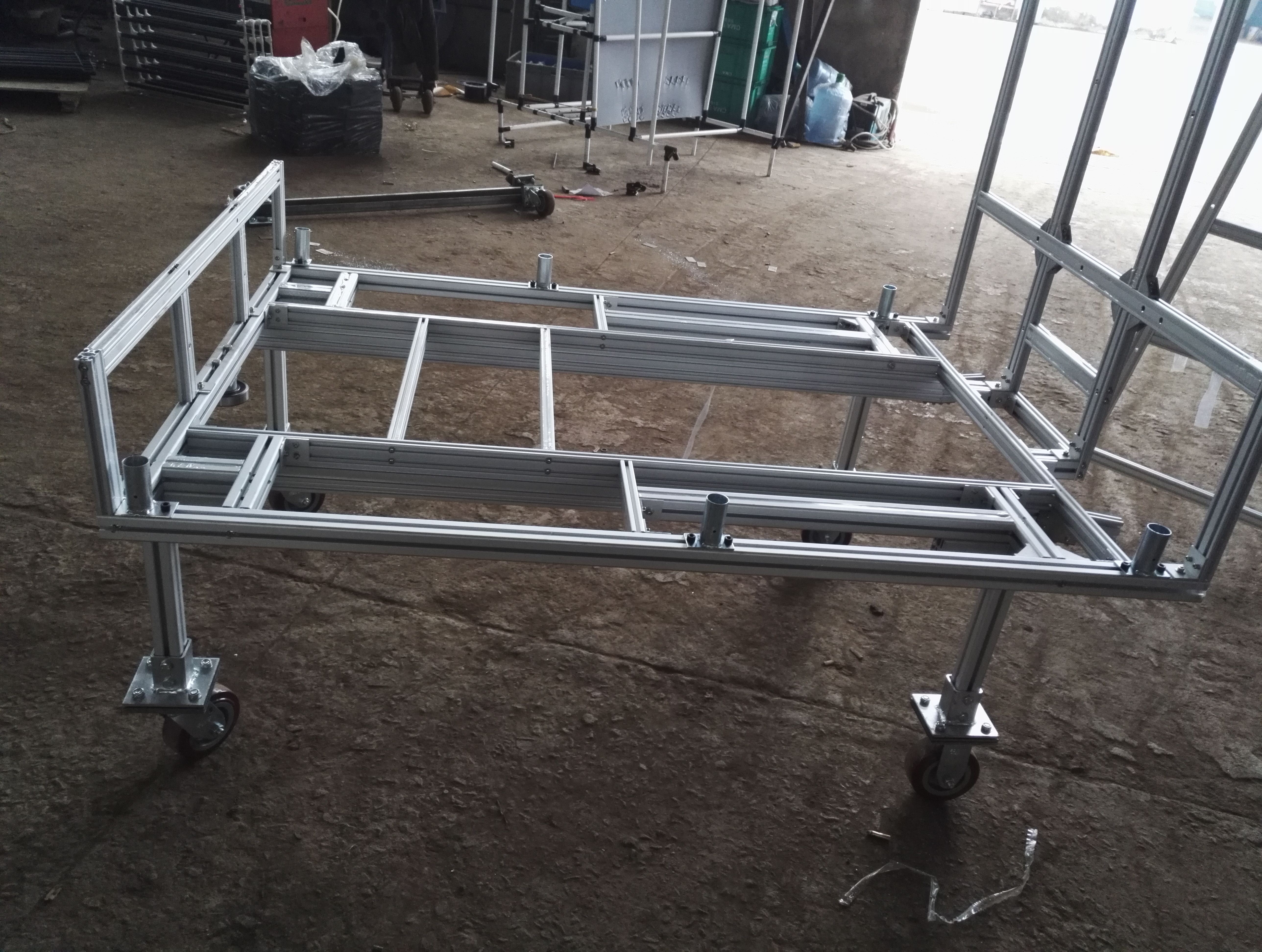 常州鋁制品加工廠，制作產品種類包括各式框架